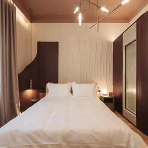 https://zenith-premium-suites.hotelschalkidiki.net